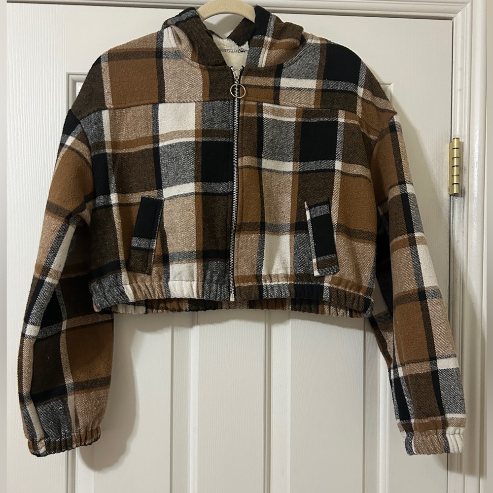 SHEIN Women's Plaid Flannel Flap Pocket Cropped Hooded Jacket. Size L.